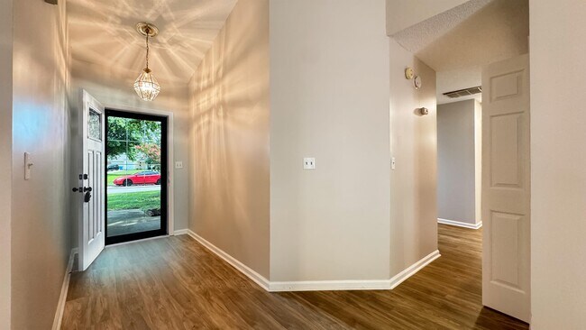 Building Photo - 5568 Annandale Dr