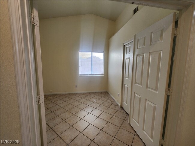 Building Photo - 1405 Iron Springs Dr