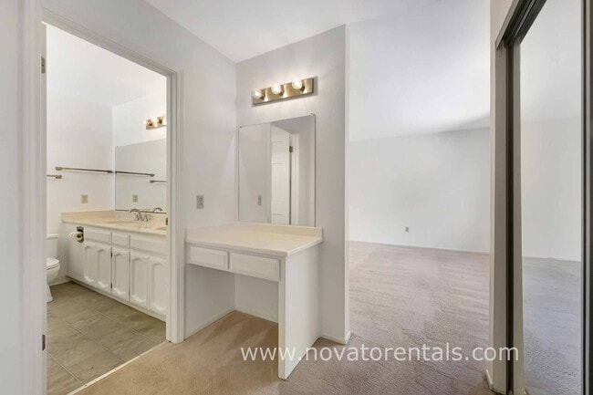 Building Photo - 32 Spinosa Way