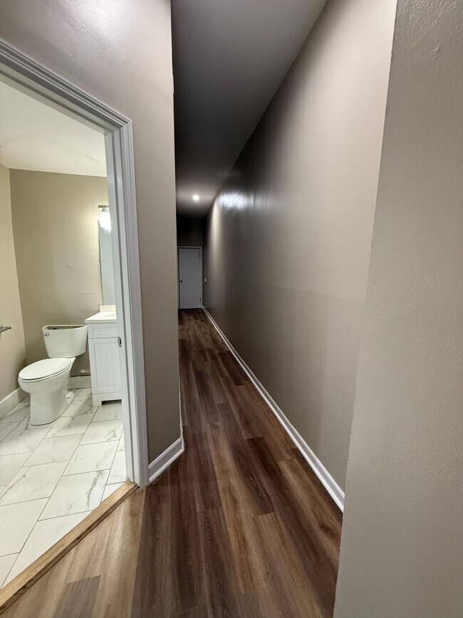 Building Photo - 1705 Sycamore St