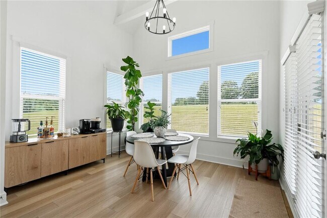 Building Photo - 2049 Chestnut Oak Trl