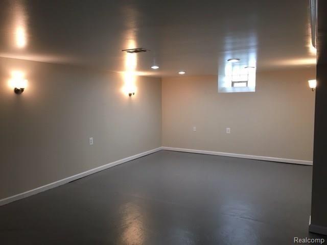 Building Photo - 24704 Willowby Ave