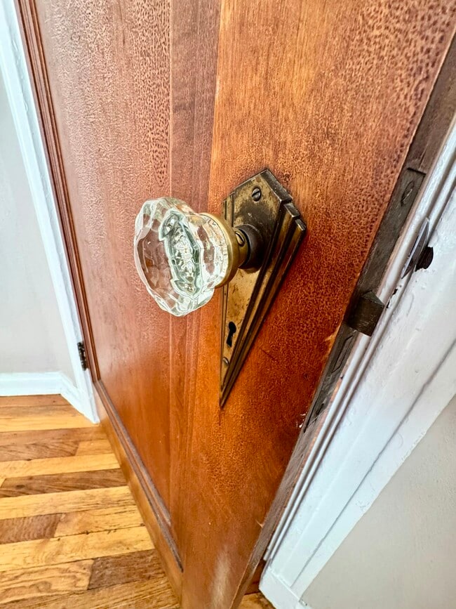 Building Photo - 4930 Tholozan Ave