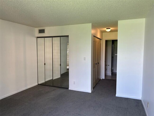 Building Photo - 6123 Coral Lake Dr