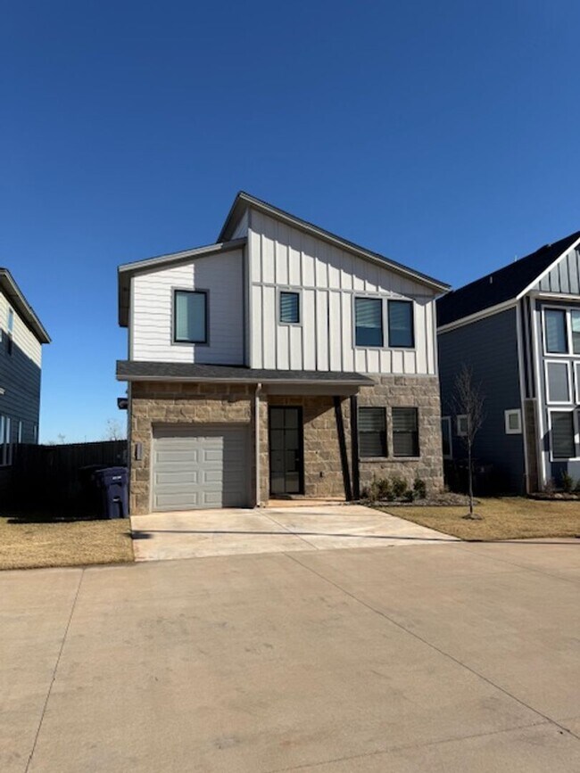 Primary Photo - Beautiful home in Edmond/Oklahoma City