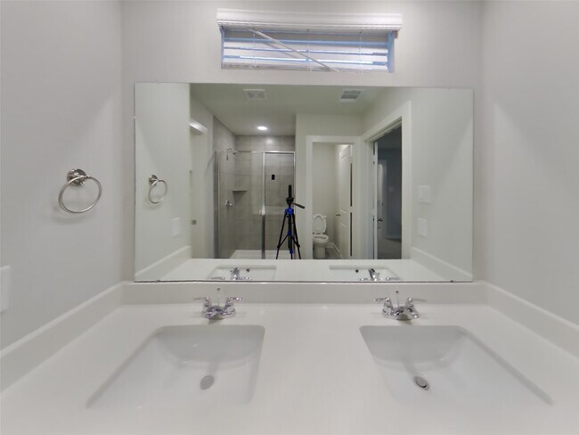 Building Photo - 9835 Willow Creek Commerce Dr