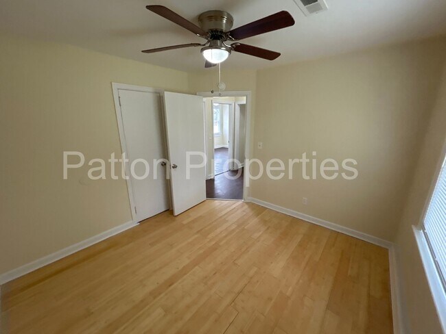 Building Photo - 999 Seminole Dr