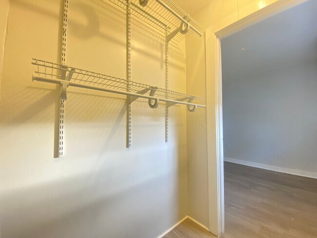 Building Photo - 30 Thorwald Ave