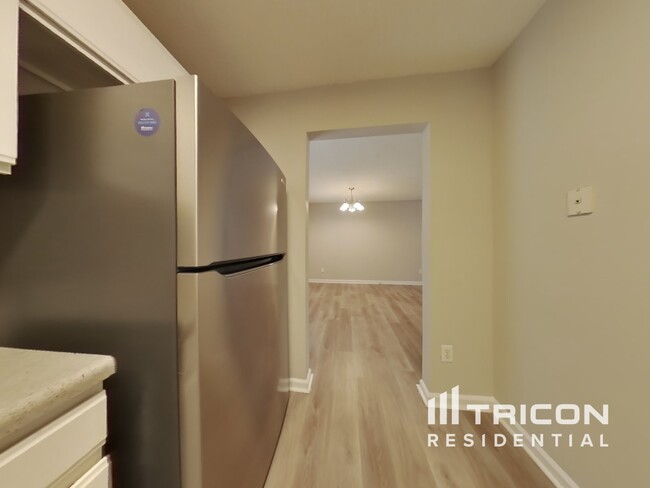 Building Photo - 372 River Trace Dr