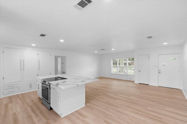 Building Photo - 2214 Ansbury Dr