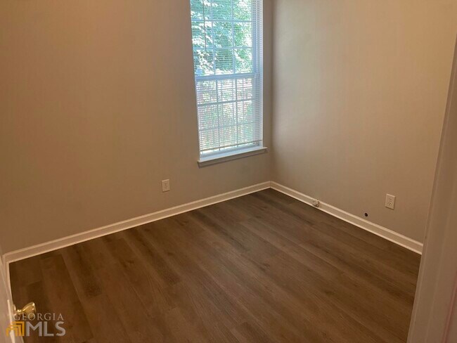 Building Photo - 4014 Carisbrook Dr