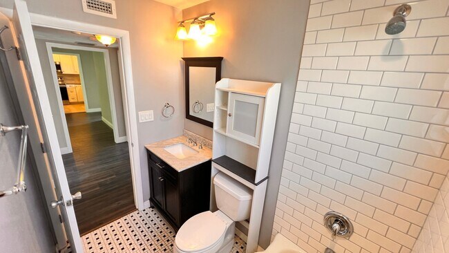 Building Photo - Timeless Charm Meets Modern Comfort in the Heart of Winter Park! WASHER & DRYER INCLUDED!