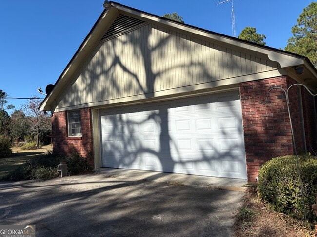 Building Photo - 831 US-25