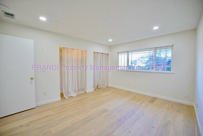 Building Photo - 110 Kaden Dr