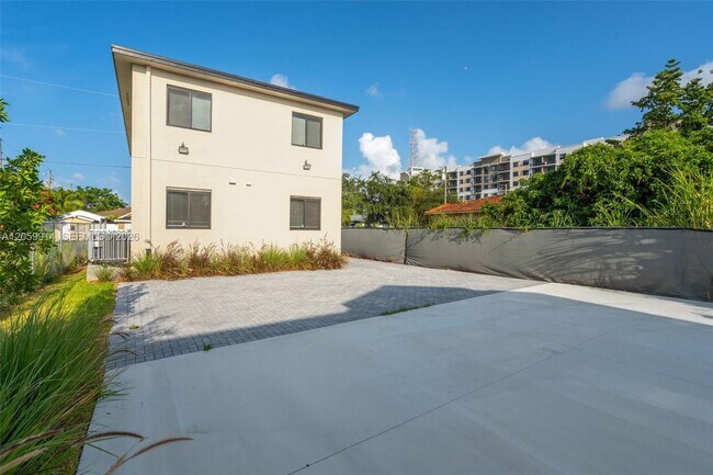 Building Photo - 18362 SW 102nd Pl