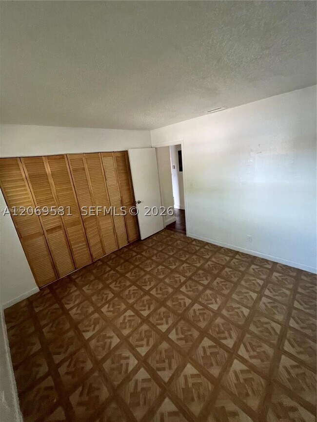 Building Photo - 3677 Florida 3677