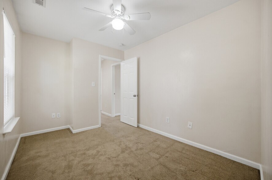 Building Photo - 5109 James St