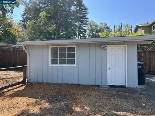 Building Photo - 760 Rosewood Dr