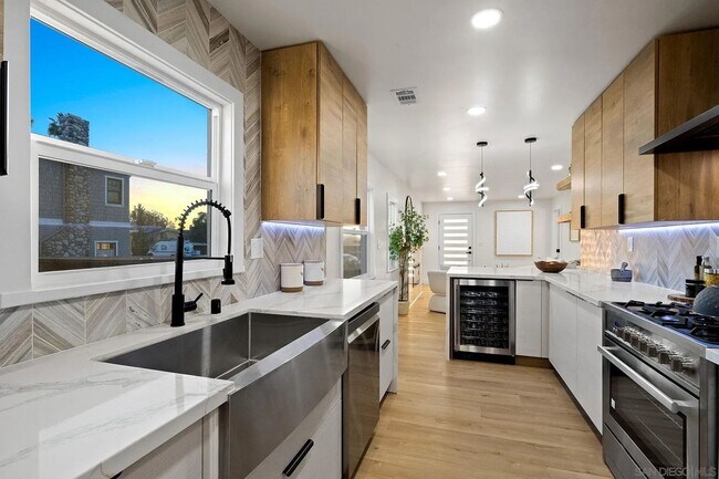Building Photo - Beautifully Remodeled 3-Bed Home in Prime ...