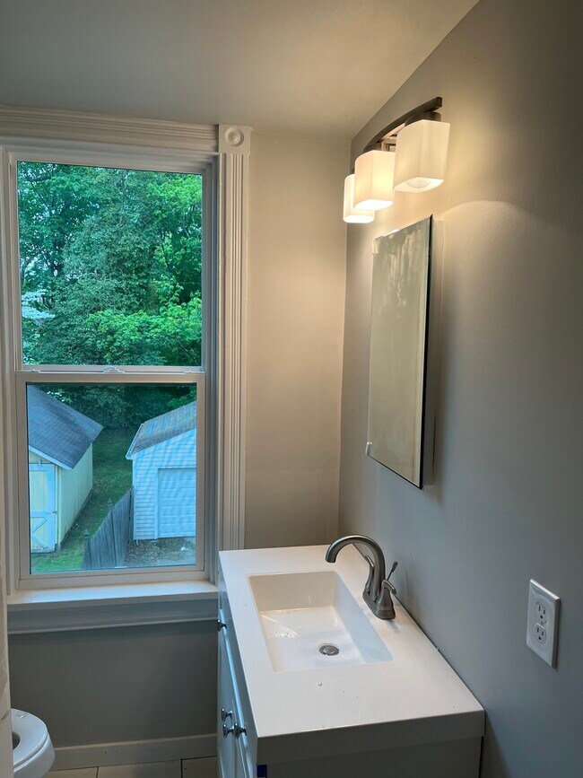 Building Photo - 6 E Oak Ave