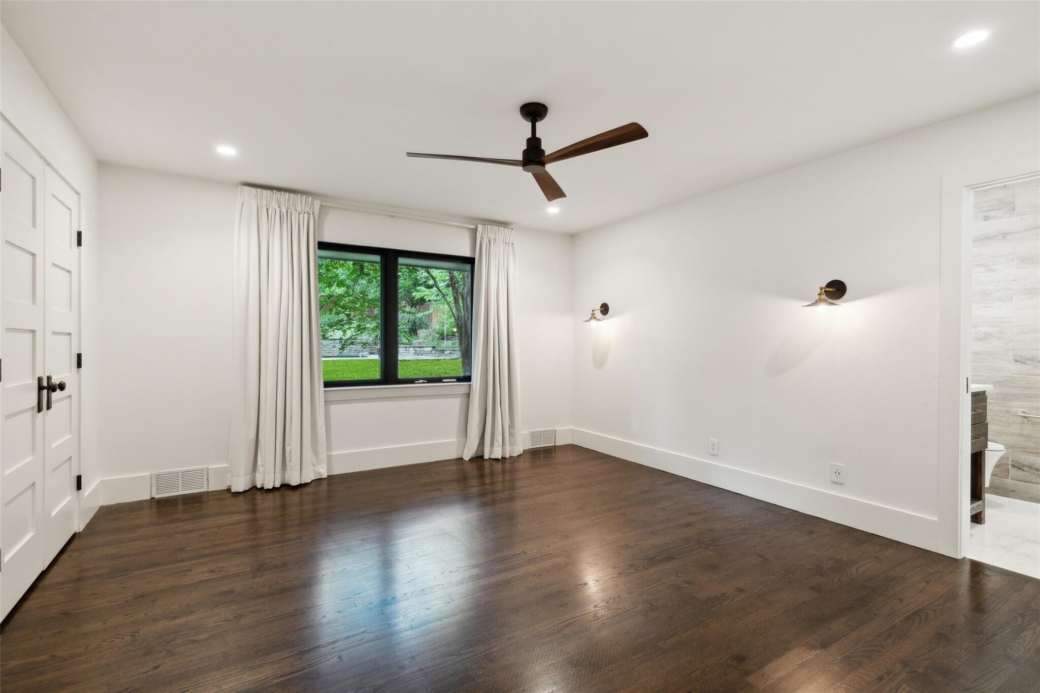 Building Photo - 6945 Tokalon Dr