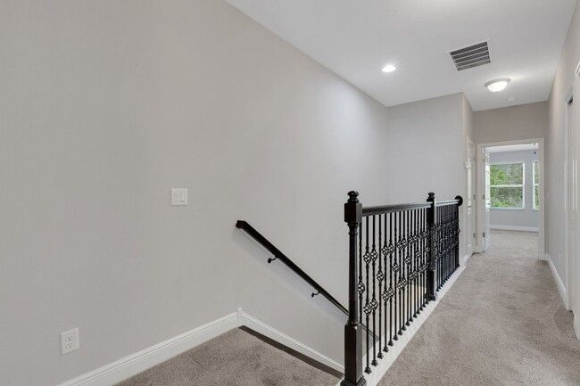 Building Photo - Beautiful Townhome for Rent