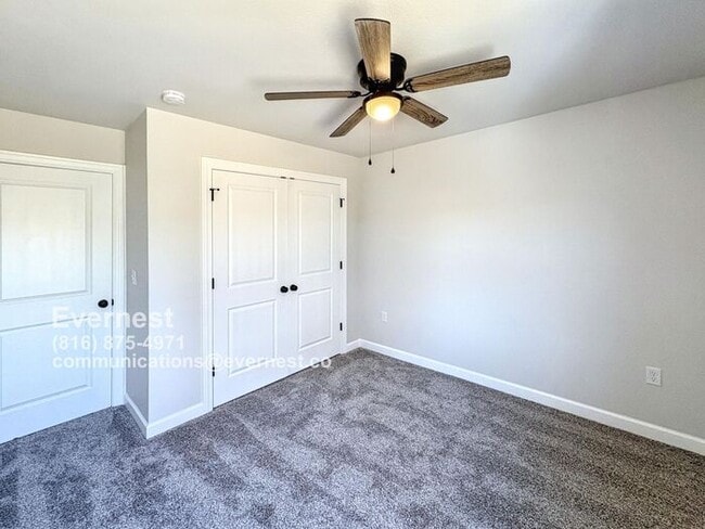 Building Photo - Beautiful 3-Bedroom Townhome with Modern A...