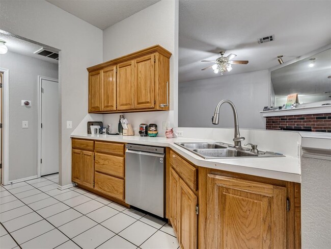 Building Photo - 2608 Southern Hills Dr