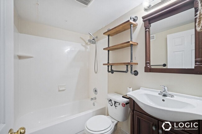 Building Photo - 5155 Saguaro Dr