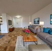 Building Photo - 16 Lake St