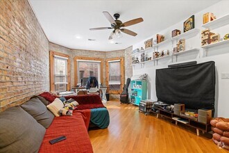 Building Photo - 2 bedroom in Chicago IL 60626