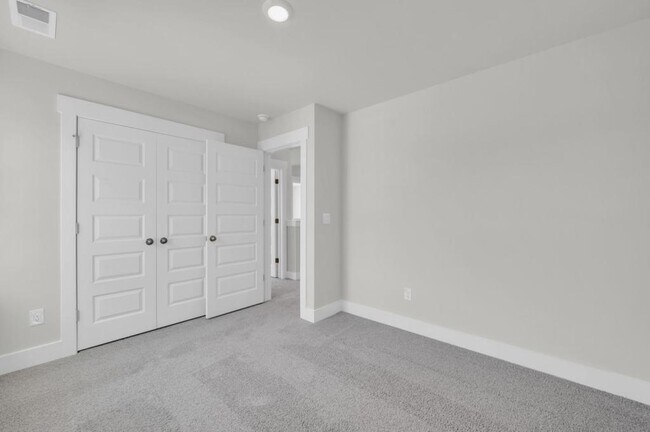 Building Photo - 121 S Grassland Rd