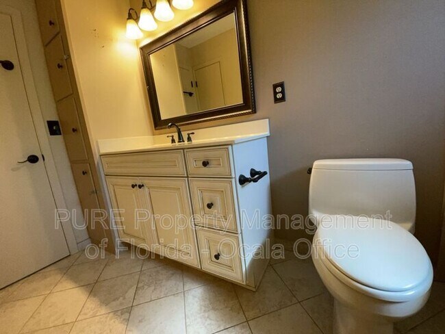 Building Photo - 4211 SW 6th Ave