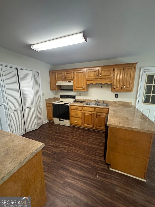 Building Photo - 571 Gold Ridge Rd