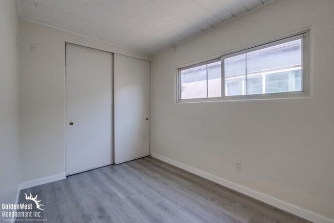Building Photo - Updated 2Bdm 1Ba Apartment in Point Loma Heights!