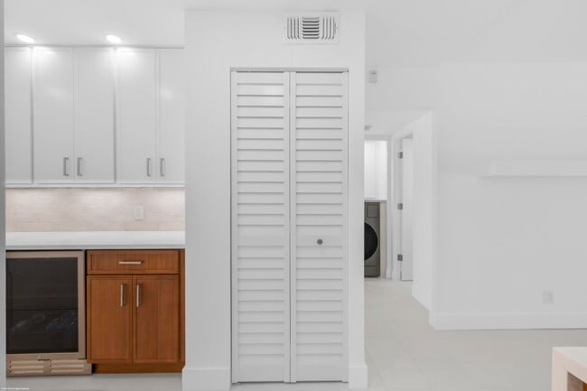 Building Photo - 1030 Sugar Sands Blvd