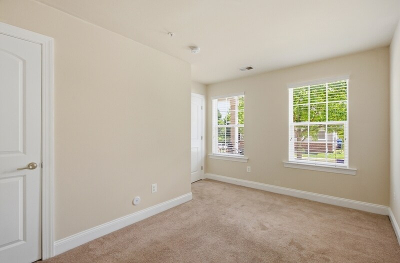 Building Photo - 300 Camillia Pl
