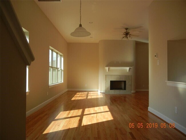 Building Photo - 8727 Bryam St