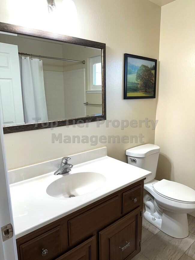 Building Photo - Spacious 4 Bed / 2.5 Bath / 2,106 Sqft Mar...
