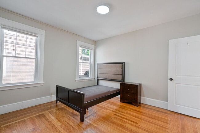 Building Photo - 103-105 Tyndall Ave.