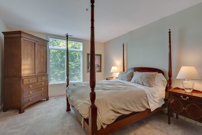 Building Photo - 20 Northwood Dr