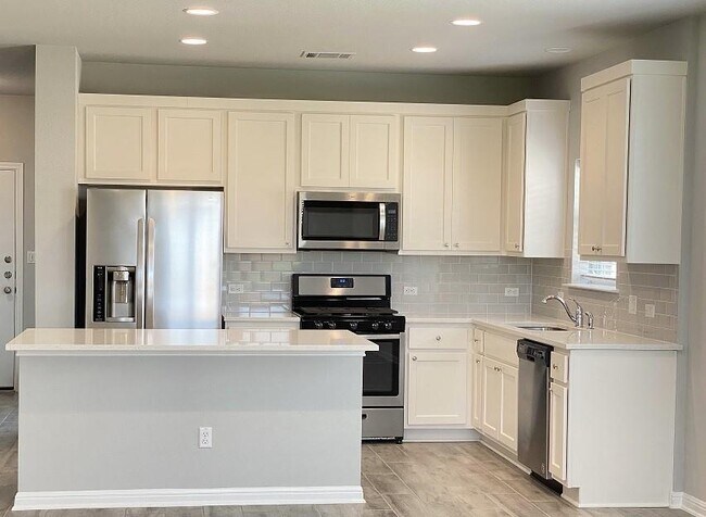 Building Photo - 108 Peruvian Ln