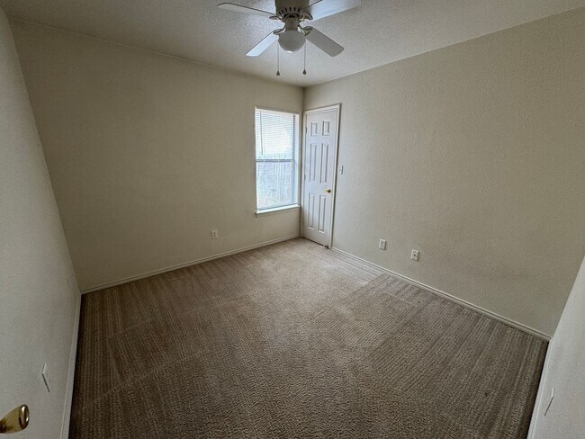 Building Photo - 5005 John David Dr