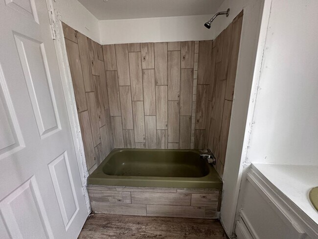 Building Photo - 2Bed 1Bath Rent To Own in Zephyrhills, FL