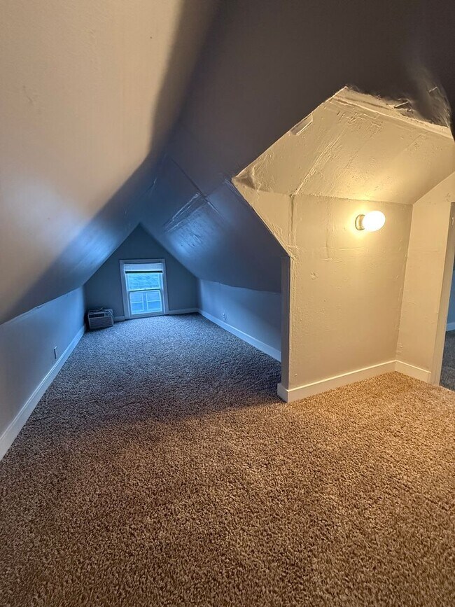 Building Photo - Monroe 1 Bedroom Home