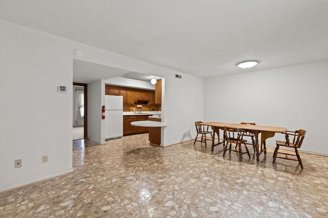 Building Photo - Townhouse for Rent in Virginia Beach!