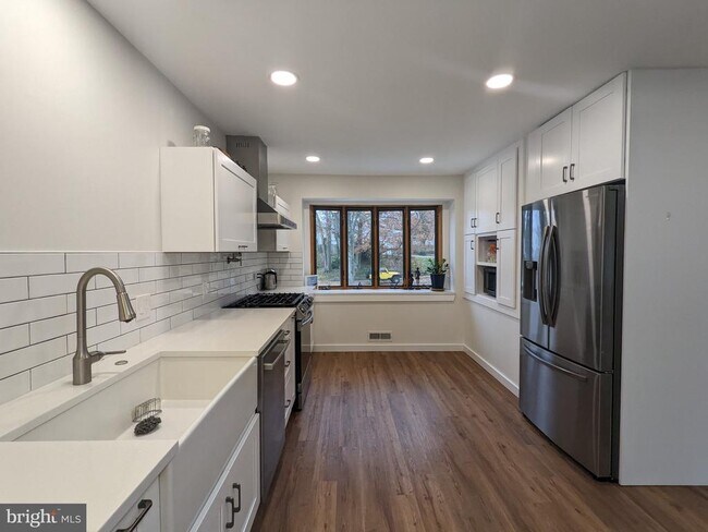 Building Photo - 26 Forest Hill Dr