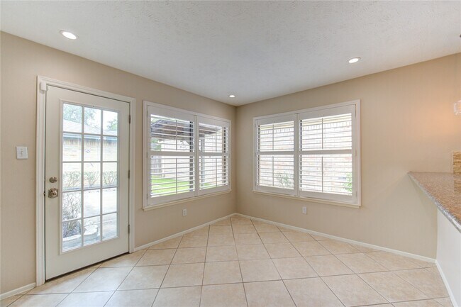 Building Photo - 11830 Oak Meadow Dr