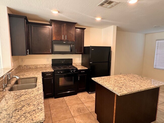 Building Photo - 3 Bed and 2.5 Bathrooms Home for Rent