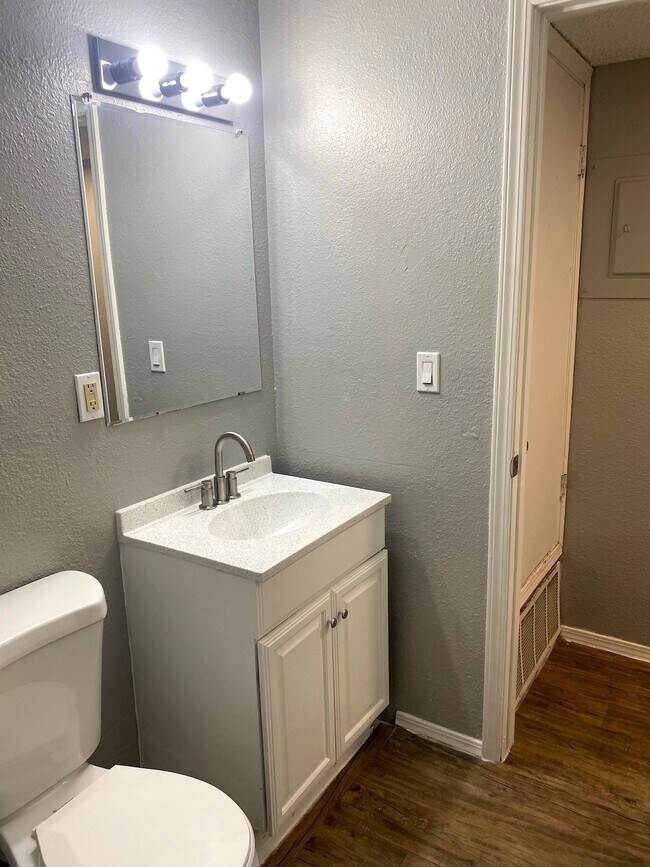 Building Photo - 1335 Ortiz Dr SE